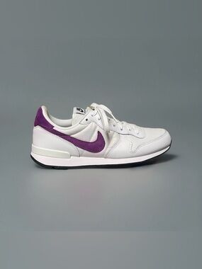 Nike Internationalist Women’s White/Purple Sneakers Size 8.5